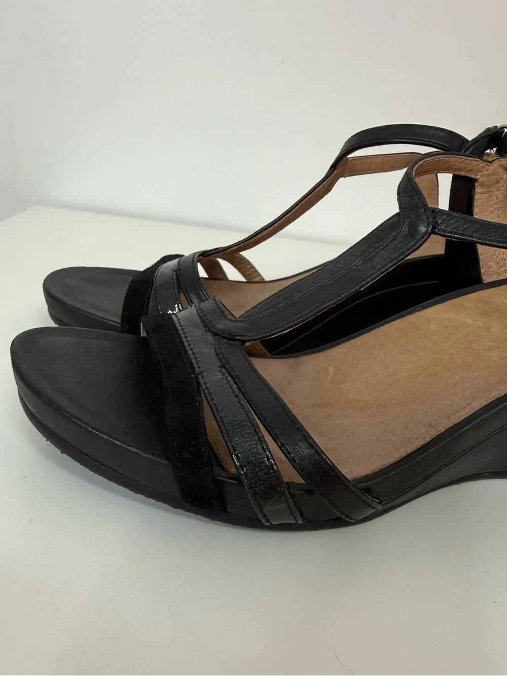 Abeo Black Lacey T Strap Wedge Sandal  Women's Size 8 Neutral Orthotic Comfort